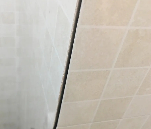 融水瓷砖空鼓维修公司分享阳台瓷砖脱落的修复过程可以分为以下几个步骤